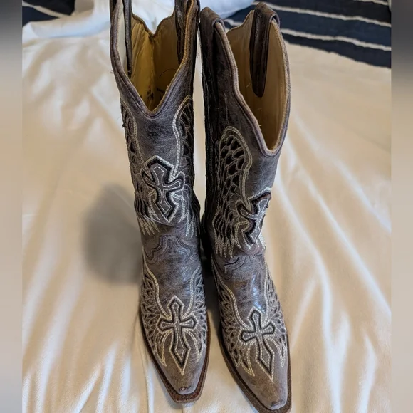 Corral Cross And Wings Cowgirl Boots - Picture 2 of 12